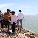 Pantau Abrasi Pantai, Gubernur Sulbar Akan Lakukan Relokasi