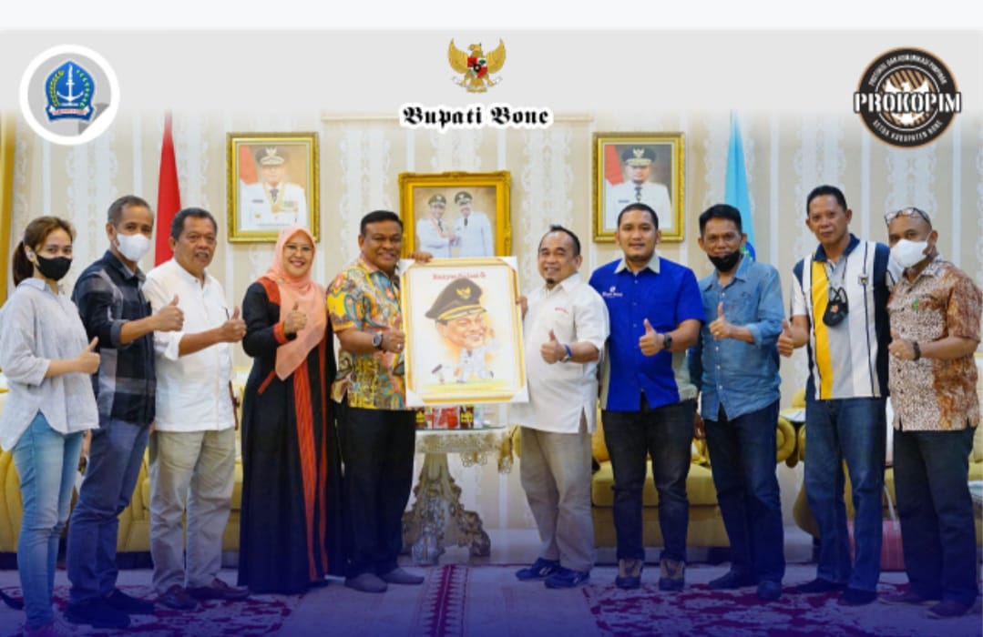 Bupati Bone Andi Fahsar M. Padjalangi menerima kunjungan silaturahmi Direktur Harian Rakyat Sulsel Daswar M Rewo bersama Komisaris Rakyatsulsel.co Yasdinar Yasir di Rumah Jabatan Bupati Bone