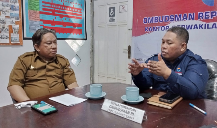 Kepala Dinas Pendidikan dan Kebudayaan Provinsi Sulawesi Barat, Prof. Dr. Ir. Gufran Darma Dirawan mengunjungi kantor Perwakilan Ombudsman Republik Indonesia Provinsi Sulawesi Barat,Selasa (28/12) (Poto Humas Ombudsman Sulbar Untuk Rakyatsulbar.com)