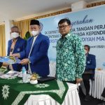 Unismuh Serahkan Bantuan 15 Juta dan Tawarkan Pekerjaan untuk Nuraini, Mahasiswi Kuli Angkut Semen