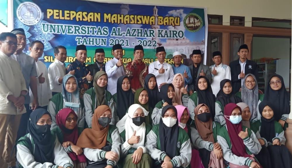 Sebanyak 52 mahasiswa baru (maba) Universitas Al-Azhar Kairo dari wilayah Indonesia timur, berangkat menuju Mesir belum lama ini. Dari 52 maba, terdapat 4 orang berasal dari Kabupaten Sidrap.