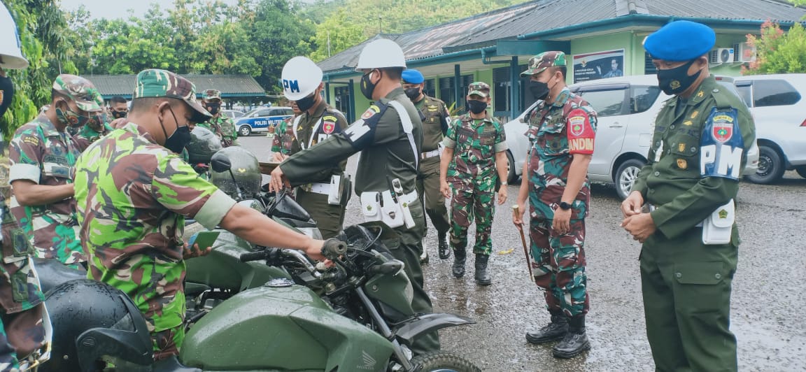 Prajurit Kodim 1402/Polman terima sosialisasi Operasi Penegakan, Ketertiban (GAKTIB) dan Operasi Yustisi oleh Denpom XIV/2 Pare-Pare di Baruga Mammesa Kodim 1402/Polman, Rabu (19/01/2022)