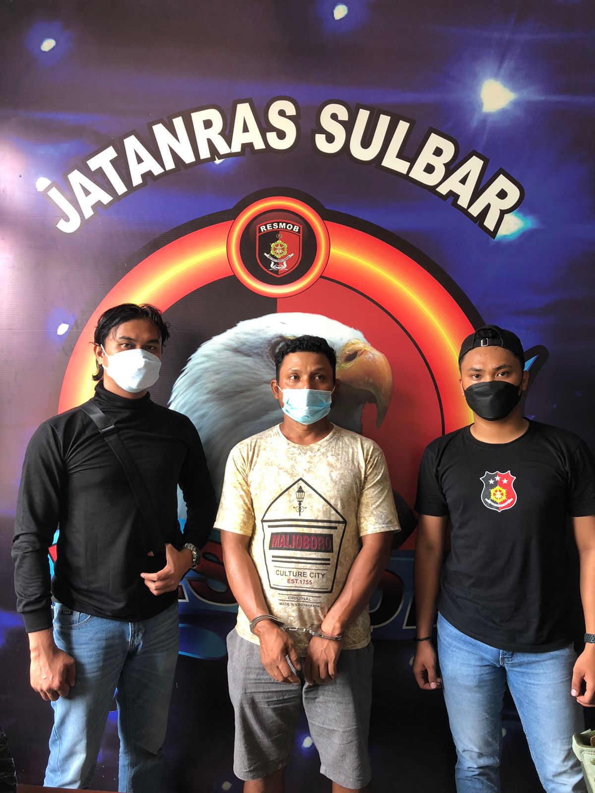 Team Jatanras Polda Sulbar berhasil mengamankan 1 orang pelaku pembunuhan “SU” (42) di dusun kayu colo desa. Barakkang Kecamatan Budong-budong Mamuju Tengah, Senin (24/01/22).