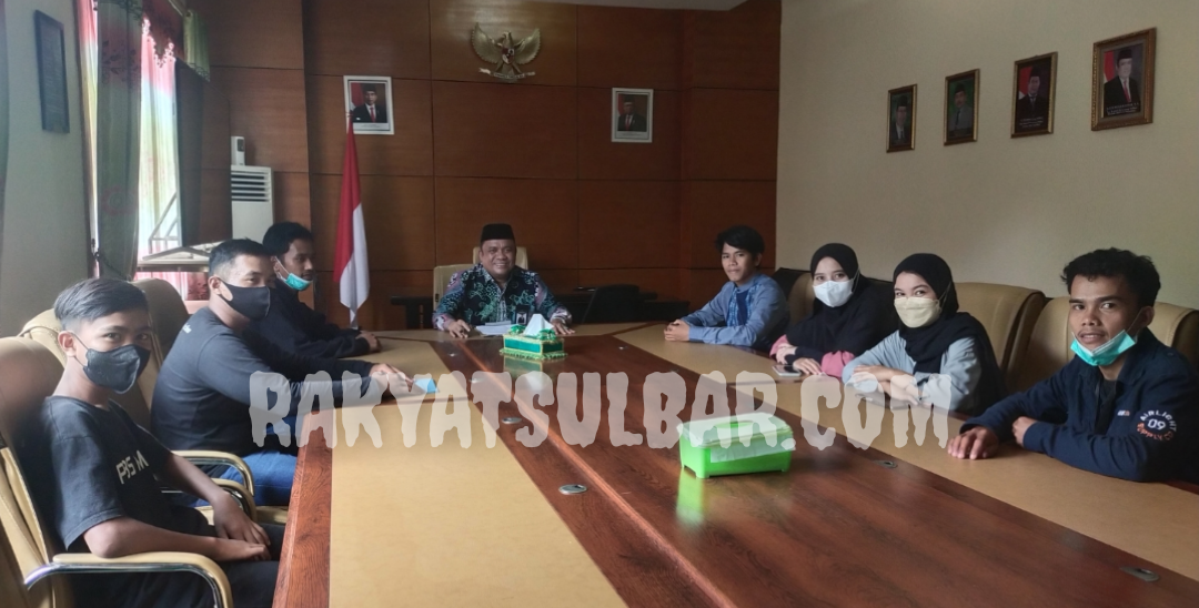 Kakanwil Kemenag Sulbar Mufli Saat Silaturahmi dengan Pemuda Pemudi Pelajar Sese (Foto SudirmanRakyatsulbarcom)