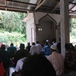 Warga Salunangka Salat Jumat di Reruntuhan  Masjid.