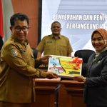 Pemprov Sulbar Serahkan Ranperda Pertanggungjawaban Pelaksanaan APBD 2021 Kepada DPRD Sulbar