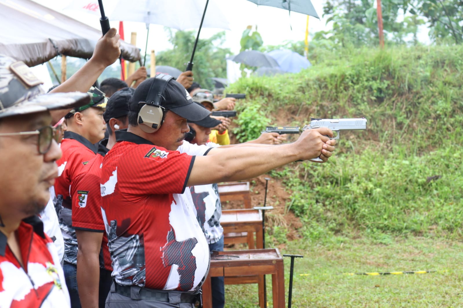 Kapolda Sulawesi Selatan Irjen Pol. Drs. Nana Sudjana AS, M.M. membuka langsung pertandingan menembak Kapolda Sulsel Cup Tahun 2022