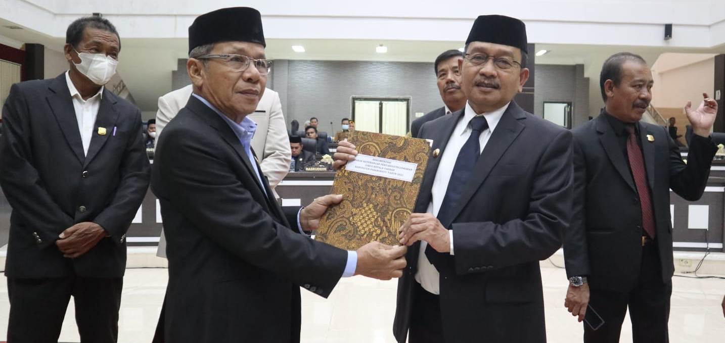 Penyerahan LKPJ