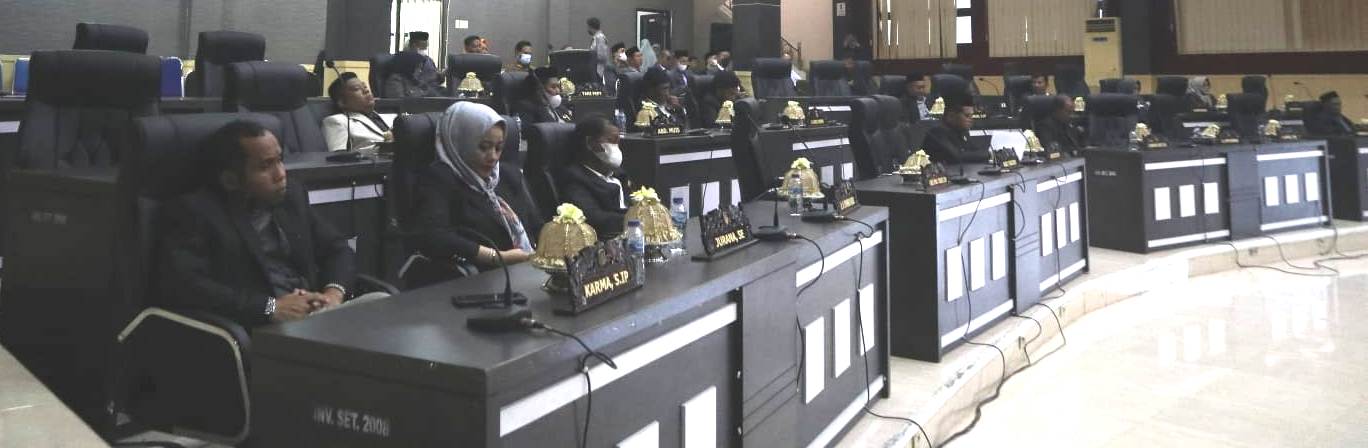 Sejumlah Anggota DPRD Pasangkayu saat mengikuti Rapat Paripurna 