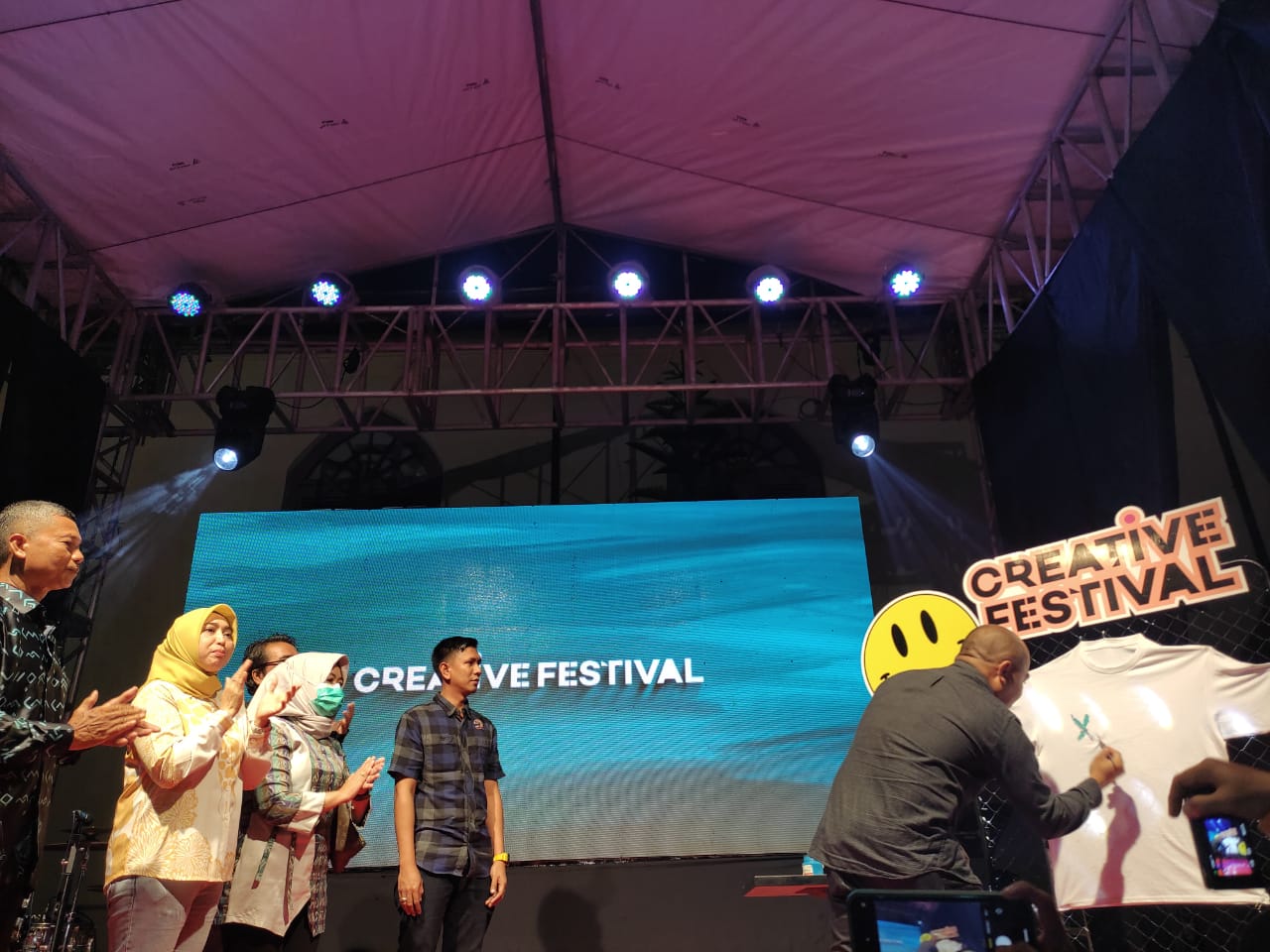 Pemerintah Kota Makassar, melalui Dinas Pariwisata Kota Makassar menggelar acara Creative Festival dengan tema “Ciptakan Kolaborasi Kreatif dalam Peningkatan Ekonomi” di Benteng Fort Rotterdam.