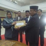 Paripurna DPRD Pasangkayu- Bupati H Yaumil Ambo Djiwa Serahkan KUA PPAS APBD Tahun Anggaran 2023