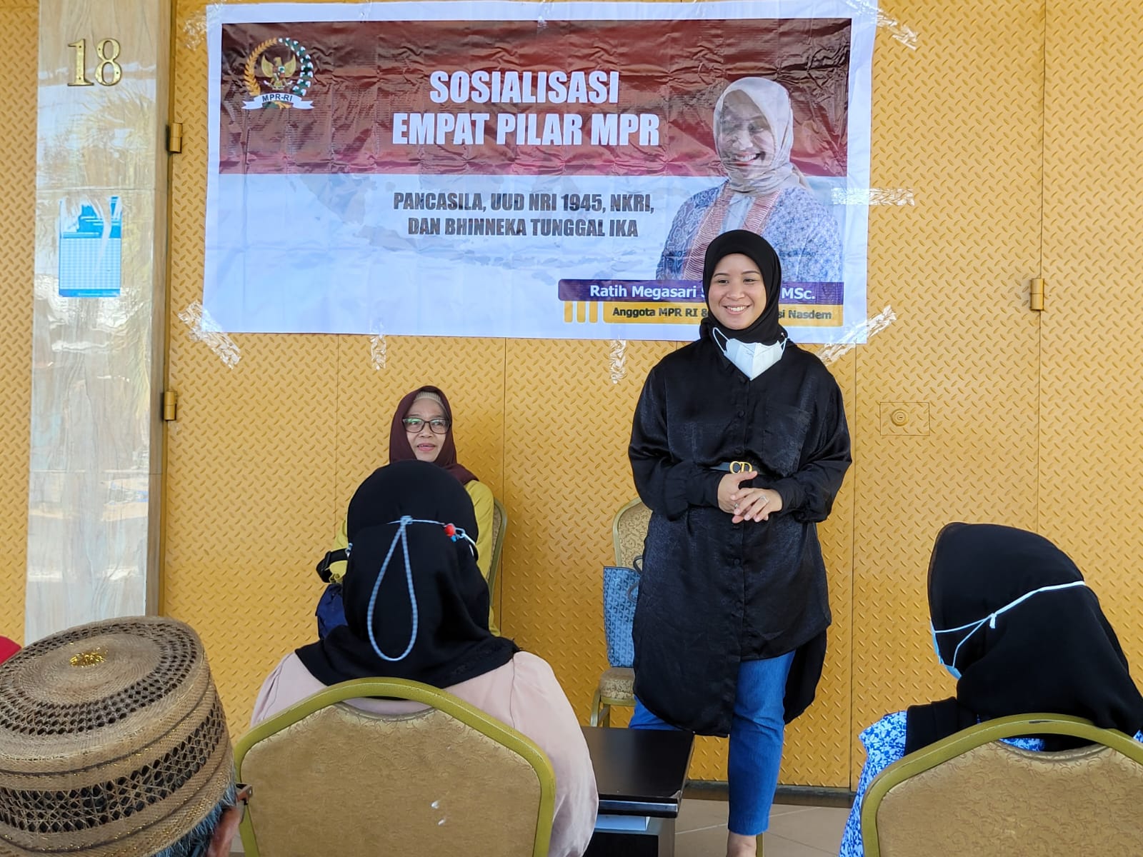 Anggota Komisi X DPR RI, Ratih Megasari Singkarru, M.Sc menggelar sosialisasi Empat Pilar Kebangsaan Pancasila, UUD-1945, Negara Kesatuan Republik Indonesia (NKRI) dan Bhinneka Tunggal Ika di Polewali Mandar, Selasa (19/7/2022).