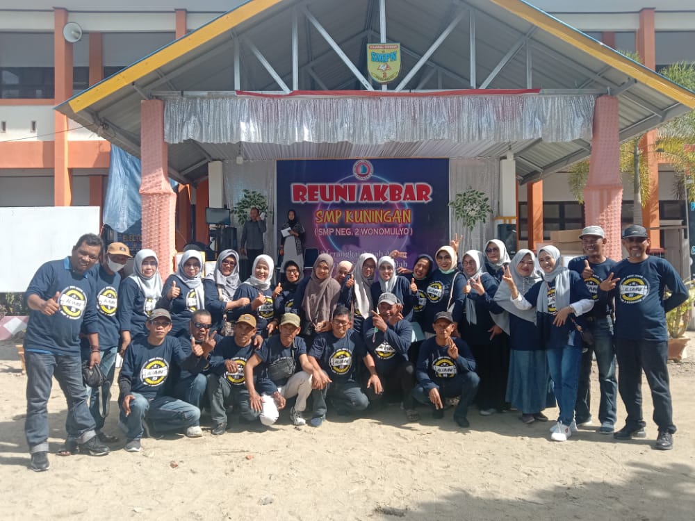 Halalbihalal dan Reuni Akbar Sekolah Menengah Pertama Negeri (SMPN) 2 Kuningan Wonomulyo, diikuti alumni dari 1983 sampai 2005 dan serta dirangkaikan dengan pemilihan Ketua Ikatan Alumni (IKA) SMPN 2 (Spenda) Wonomulyo (Foto Sulpa)