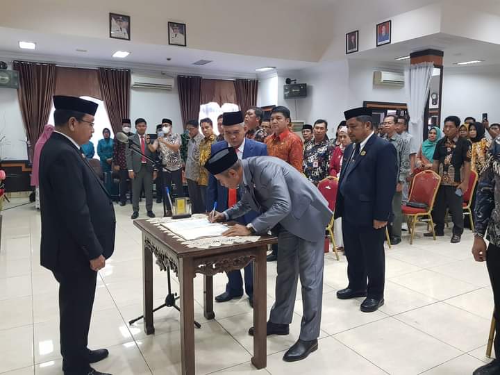 Bupati Pasangkayu Lantik Rahmat Jabat Sebagai Sekda.