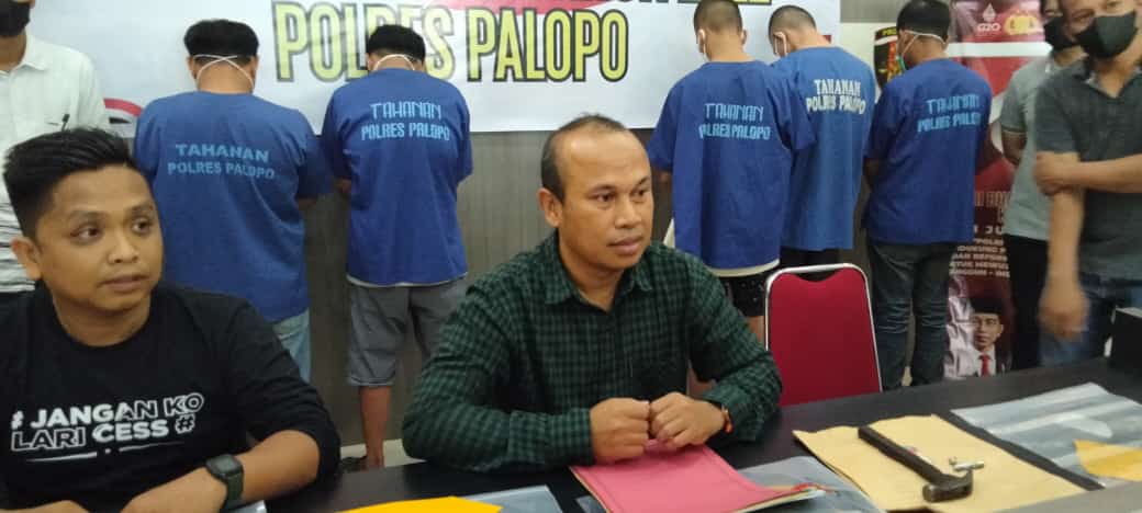 Satuan Reserse Kriminal (Satreskrim) Polres Kota Palopo berhasil mengamankan dua pelaku terduga judi togel alias kupon putih