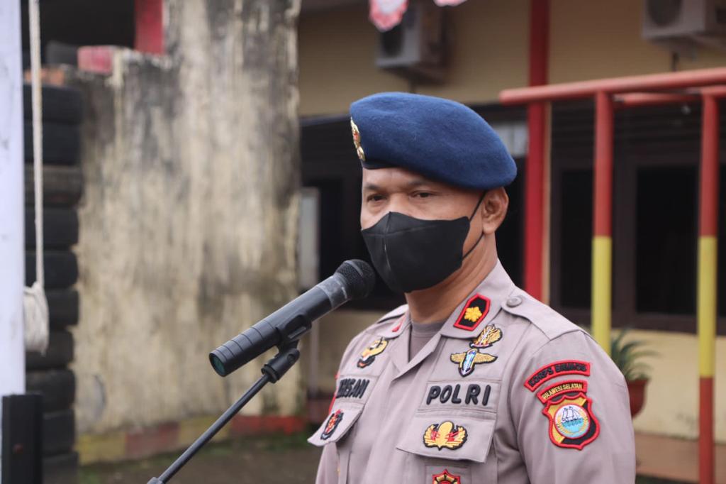 Komandan Batalyon ( Danyon ) C Pelopor Satbrimob Polda Sulsel Kompol Nur Ichsan,S.Sos.,M.Si, memimpin langsung pelaksanaan apel pagi