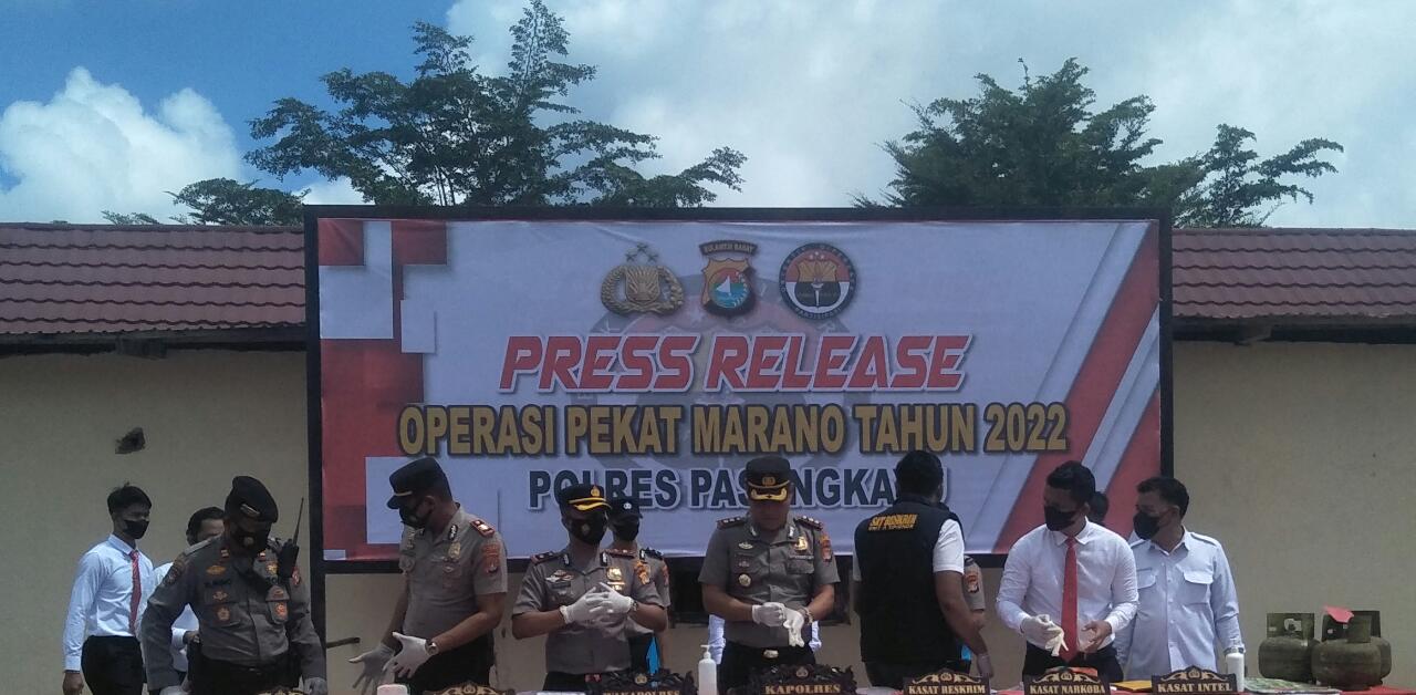 Polres Pasangkayu gelar Press Release, soal pengungkapan kasus persetubuhan (Foto : Arif/ Rakyatsulbar.com)