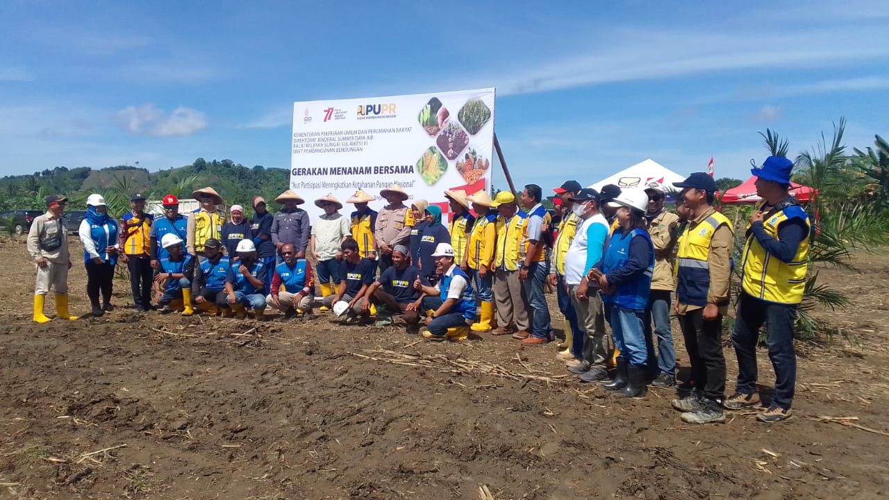 BWS Sulawesi III Bagikan Benih Jagung untuk Warga Mateng