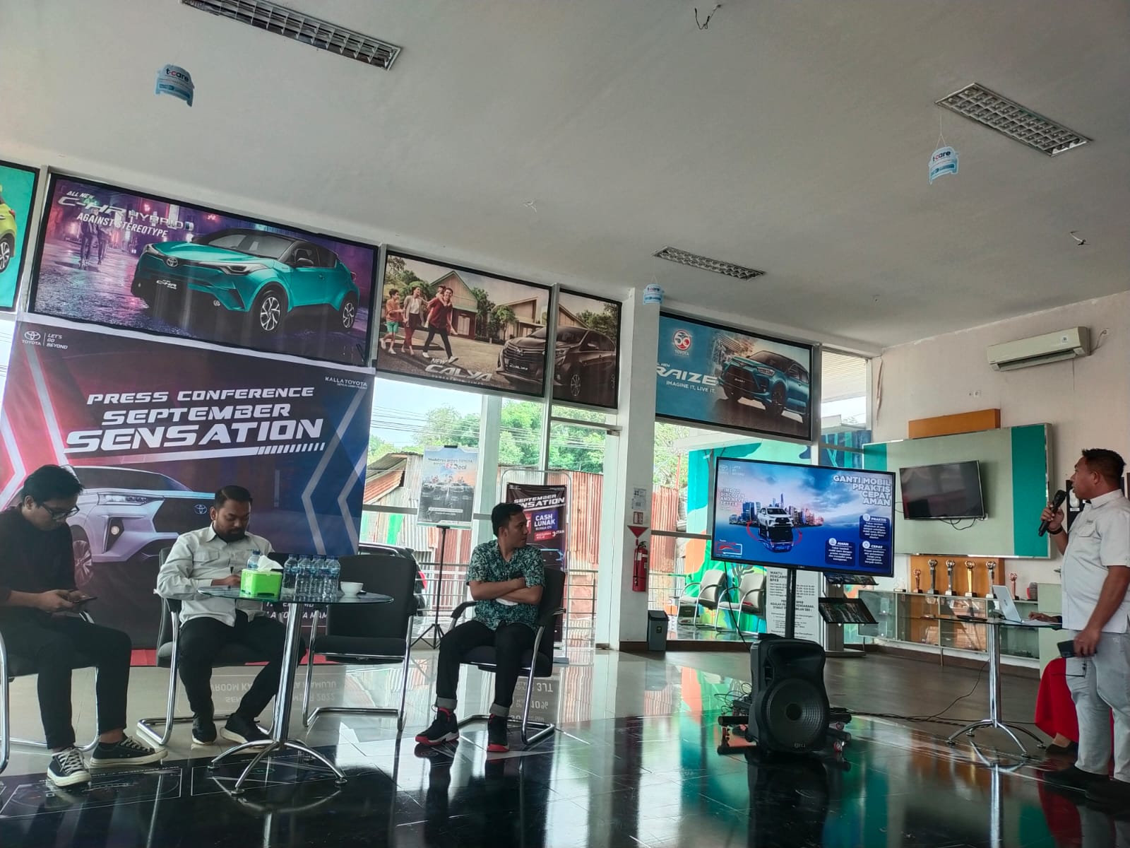 Kalla Toyota baru saja menggelar press conference program penjualan di bulan September ini. Berlangsung di Showroom Kalla Toyota Mamuju (Foto: Sudirman/ Rakyatsulbar.com