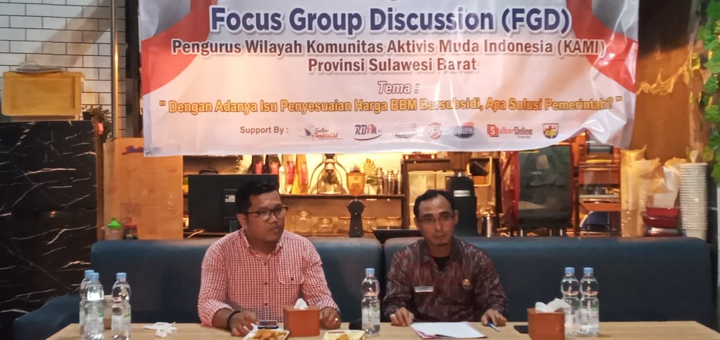 Pengurus wilayah Komunitas Aktivis Muda Indonesia Provinsi Sulawesi Barat menggelar Focus Group Discussion. (Foto: Bahri/Rakyat Sulbar.com)