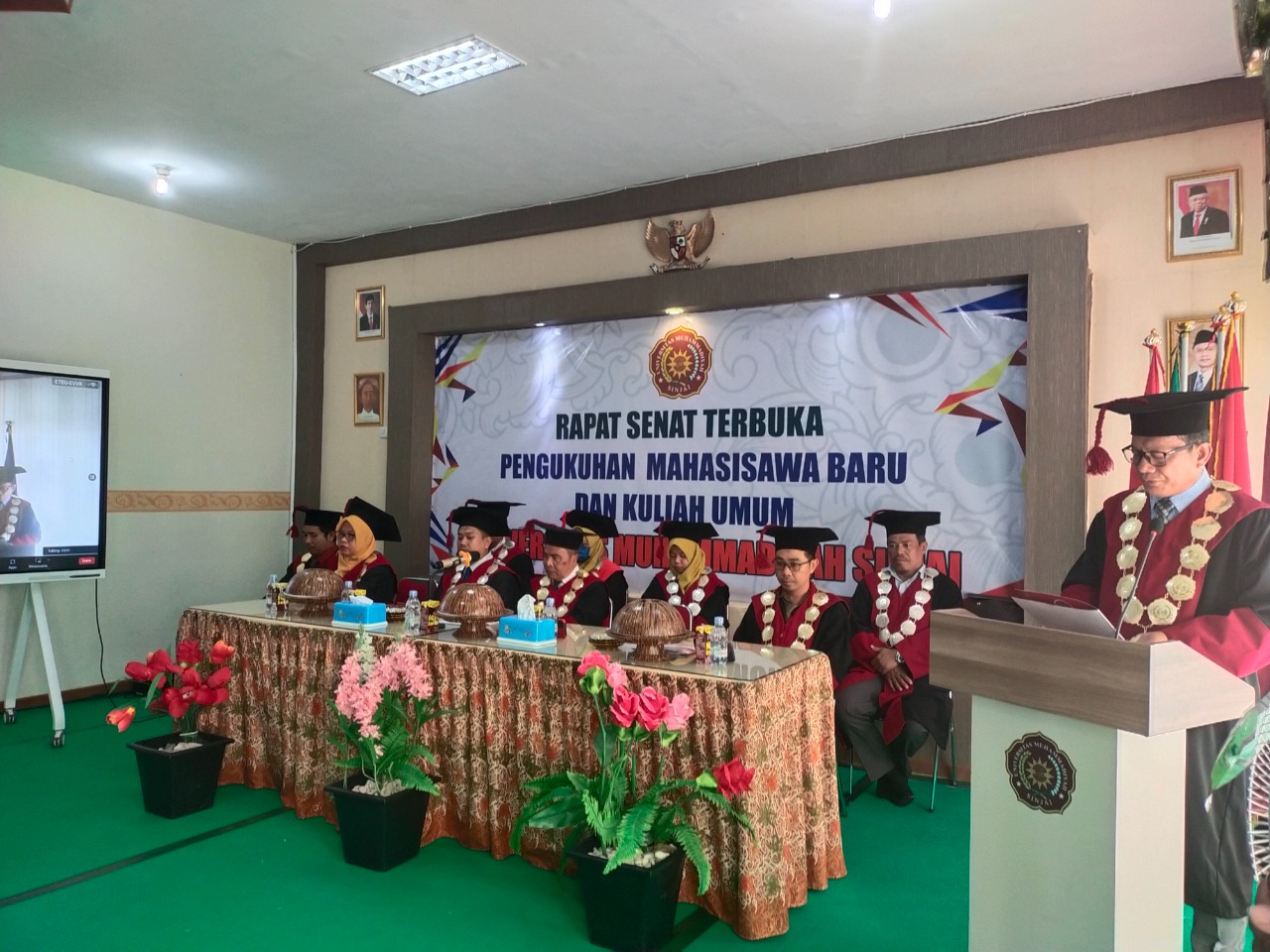 Rektor Univeristas Muhammadiyah Sinjai (UMSi), resmi kukuhkan 683 mahasiswa baru yang terdiri dari 3 Fakultas