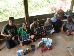 Dosen & Mahasiswa Kalla Institute Terangi Rumah Dhuafa di Luwu