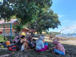 Wisata Tapandullu Beach Jadi Pilihan Warga Mamuju untuk Berwisata