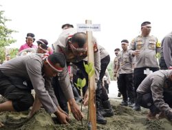 Meriahkan Hari Kemerdekaan ke 78, Polda Sulbar Tanam Pohon