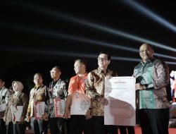 Peringatan Hari HAM Sedunia Ke-75, Pj Gubernur dan Kakanwil Kemenkumham Babel Terima Penghargaan dari Menkumham