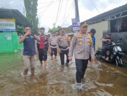 Kapolrestabes Makassar Turun Langsung Ke Lokasi Banjir di Kecamatan Manggala