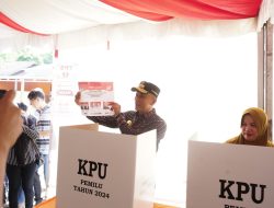 Pj Gubernur Sulbar Nyoblos di TPS 17 Simboro