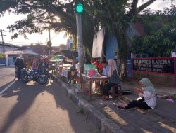 Takjil Simpang Tiga Karema Bikin Kenyang