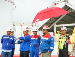 Hari Libur Akhir Pekan, Manajemen Pertamina Patra Niaga Sulawesi Cek Kesiapan Sarfas dan Berbagi Takjil di Kota Makassar