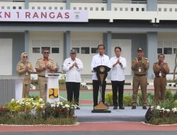 Dihadapan Para Siswa-Siswi SMKN I Rangas, Jokowi Berjanji akan Bangunkan Asrama  