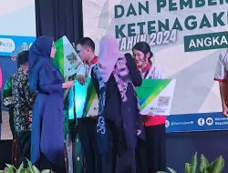 Menteri Tenaga Kerja Serahkan Kartu BPJS Ketenagakerjaan pada Pembukaan Pelatihan BBPVP Makassar