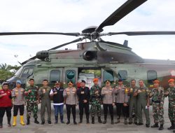 Gunakan Helikopter, Kapolda dan Pj Gubernur Sulsel Tinjau Langsung Daerah Bencana Sambil Salurkan Bantuan Kemanusiaan