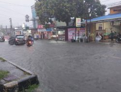 Sejumlah Rusa Jalan di Kota Mamuju Terendam Banjir