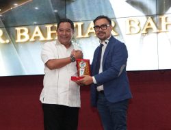 Pj Gubernur Sulbar Bahtiar, Terima Penghargaan Kabar Award 2024 dari KGI