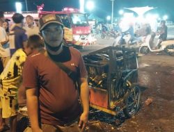 Gerobak Pentolan Milik Herman Ludes Terbakar di Pantai Manakarra