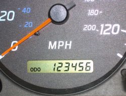 Tips Beli Mobil: Jangan Tergoda Bila Odometer Rendah