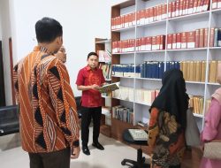 Dispusip Lakukan Pembinaan Perpustakaan di Kejari Mamuju