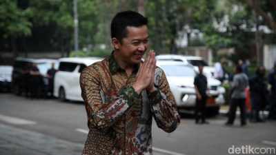 Taufik Hidayat saat mendatangi kediaman Prabowo Subianto. Foto: Pradita Utama
