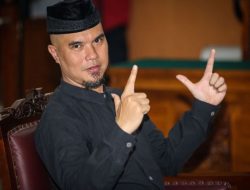 Dari Panggung ke Parlemen “Siang Jadi Dewan, Malam Jadi Dewa”