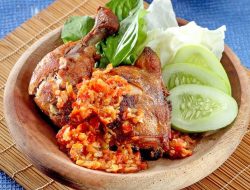 Menggali Keistimewaan Ayam Penyet, Resep dan Cerita di Baliknya