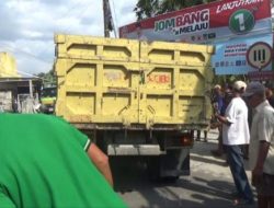 Kecelakaan Maut di Jombang Ibu dan Anak Tewas Setelah Ditabrak Truk