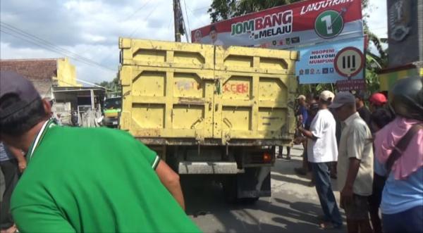 Kecelakaan Maut di Jombang Ibu dan Anak Tewas Setelah Ditabrak Truk