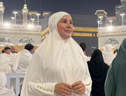 Isa Zega Kenakan Hijab Saat Umrah, Menuai Kecaman dan Tuduhan Penistaan Agama