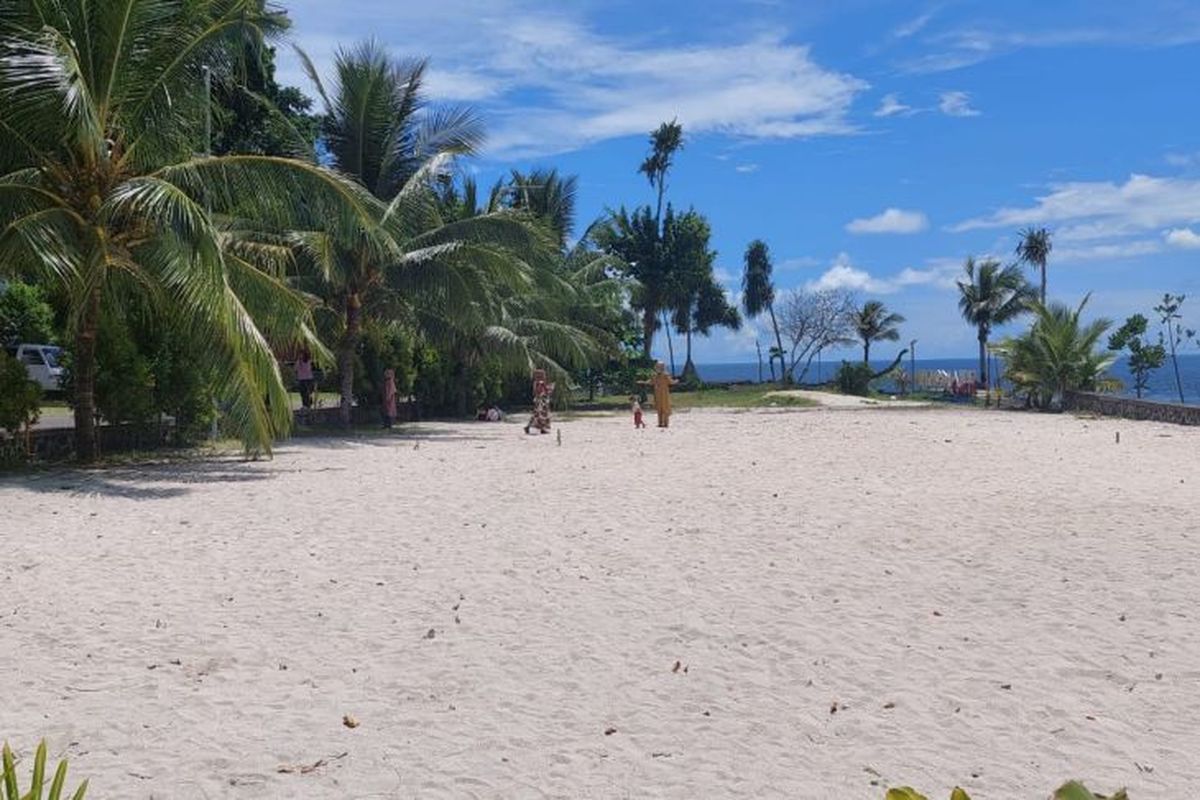 Pantai Jikomalamo di Ternate, Maluku Utara (Dok. ANTARA)