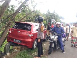 Seorang Pengendara Motor Alami Luka Serius Usai Tertabrak Mini Bus