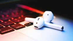 Ilustrasi AirPods. (Unsplash)